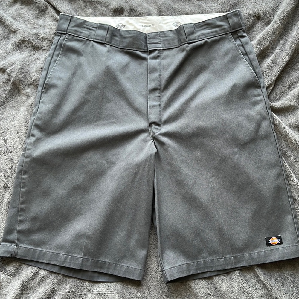 Men’s loose fit dickies shorts size 40